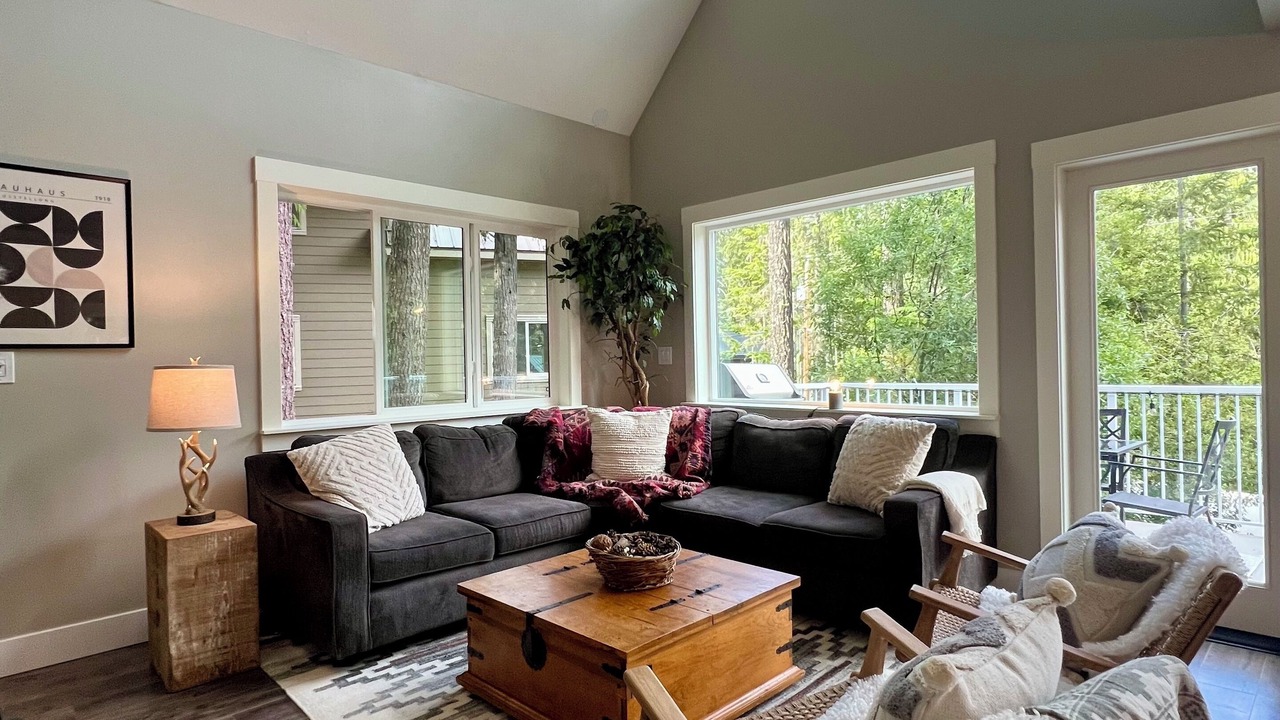 Photo of Livingroom in Sunshine Valley