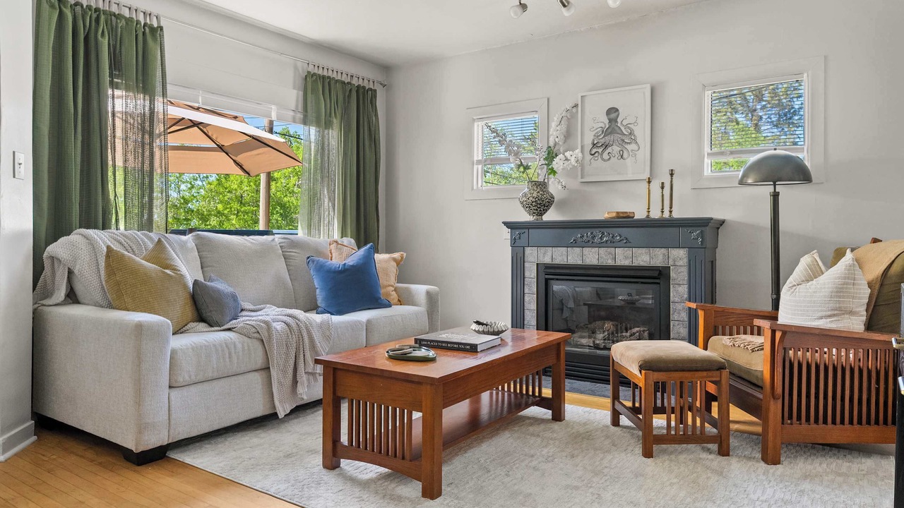 Photo of Livingroom in Sylvan Lake