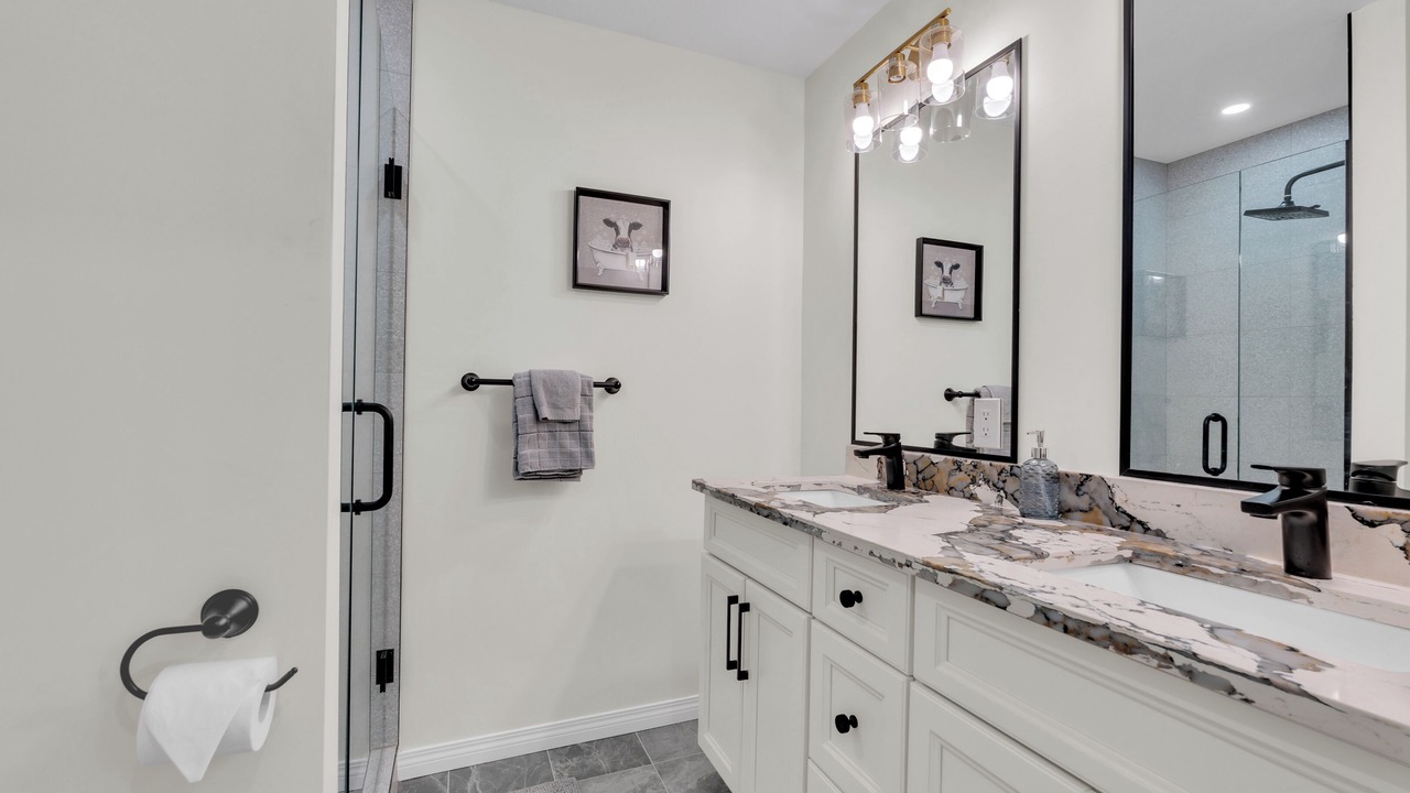 Photo of Bathroom in Arbour Lake
