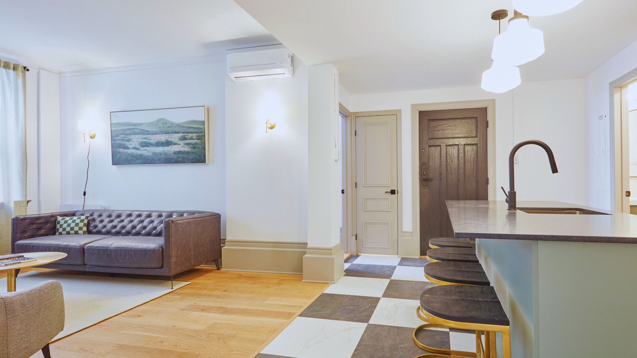 Photo of Livingroom in Shaughnessy Village