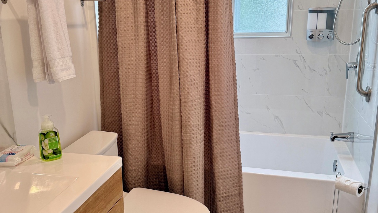 Photo of Bathroom in Laval-des-Rapides