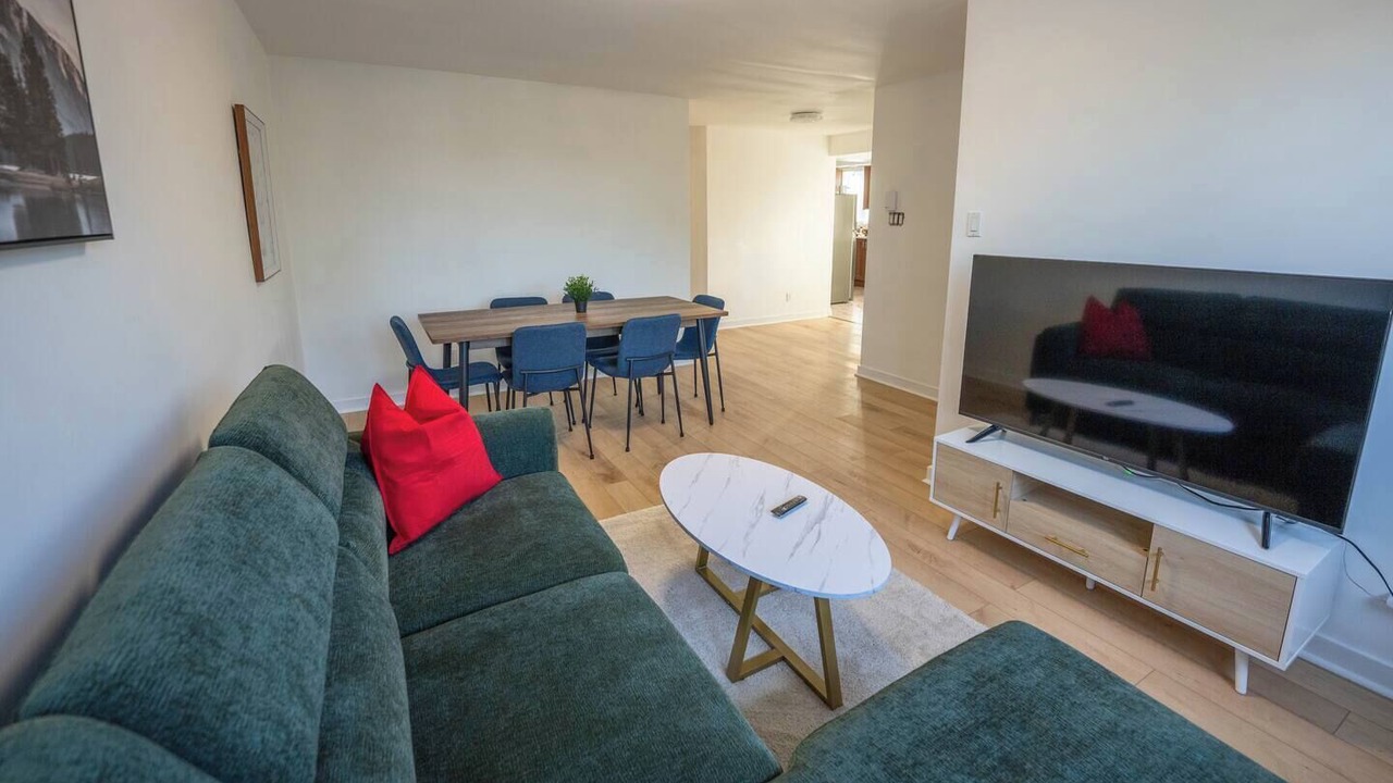 Photo of Livingroom in Laval-des-Rapides