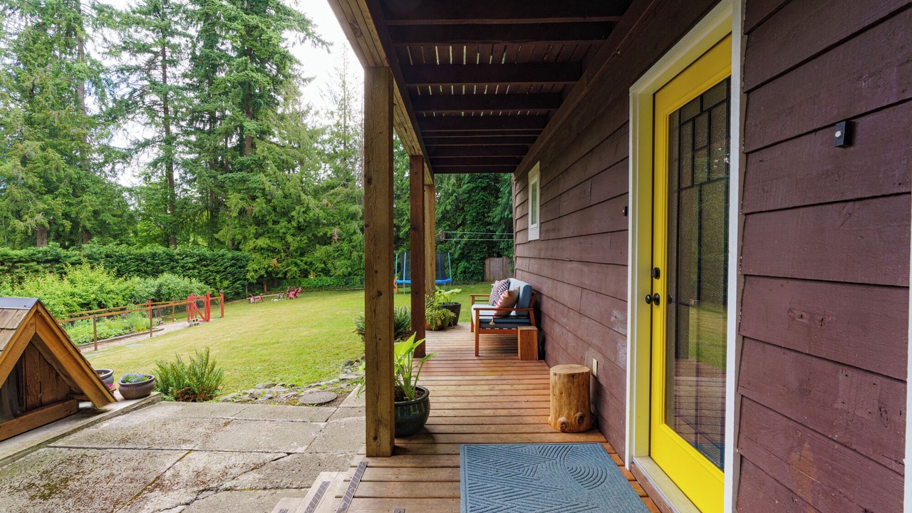 Photo of Patio Balcony in Yellow Point