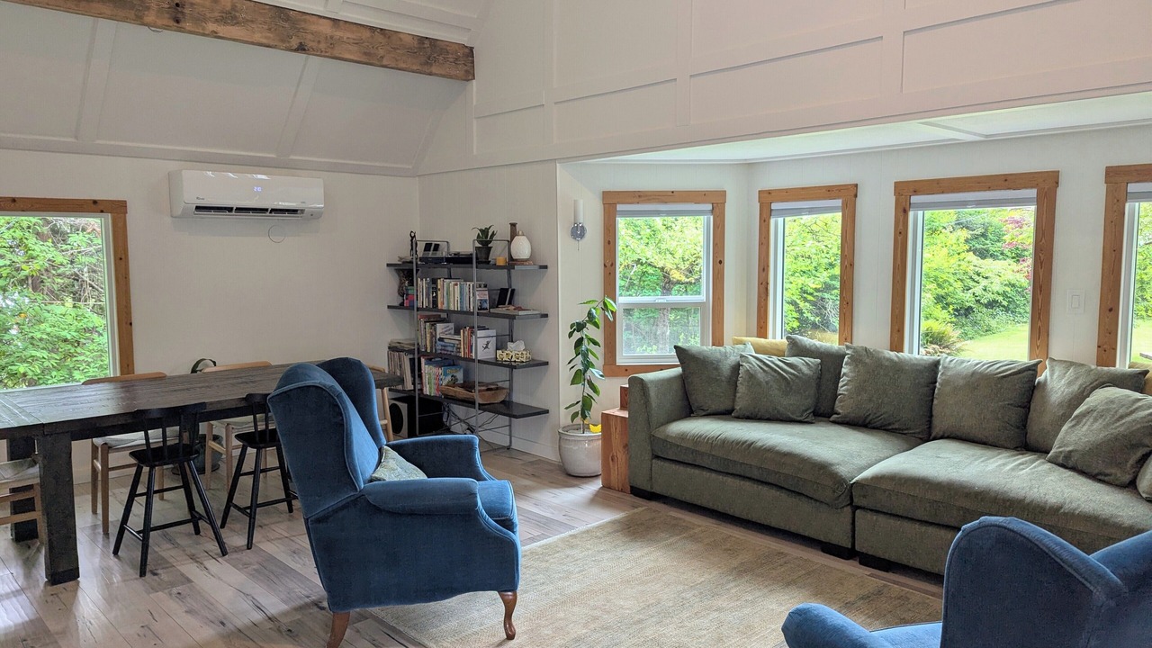 Photo of Livingroom in Yellow Point