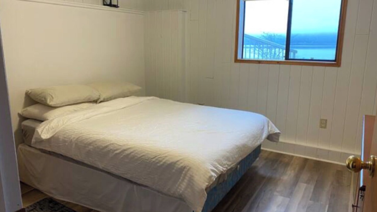 Photo of Bedroom in Fanny Bay