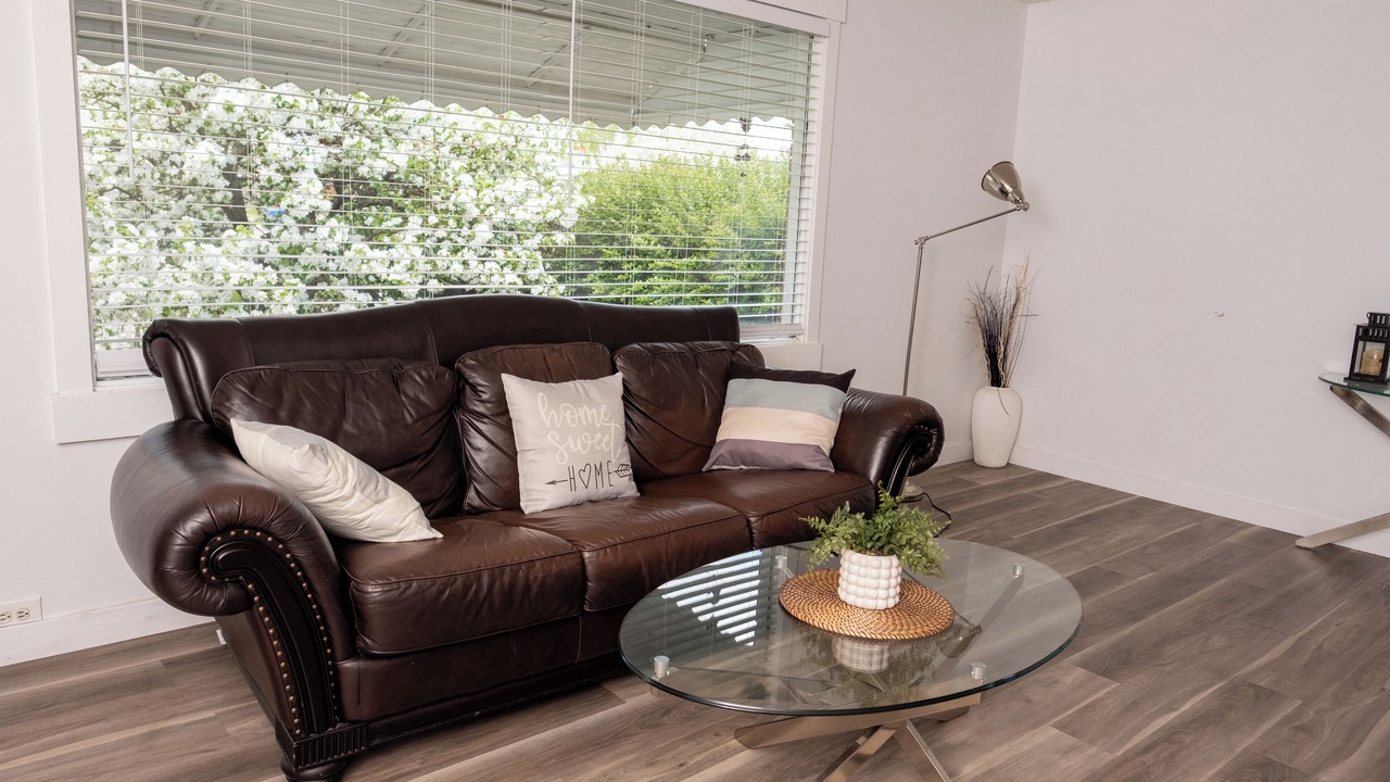 Photo of Livingroom in Varsity