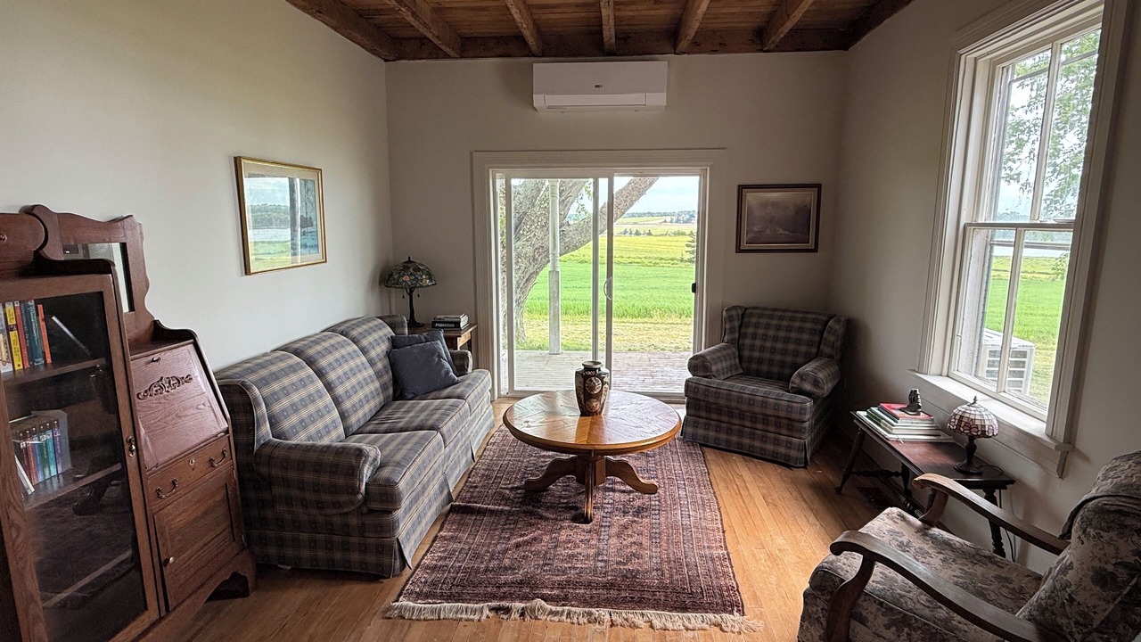 Photo of Livingroom in Clyde River