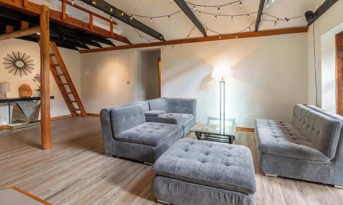 Photo of Bedroom in Madeira Park