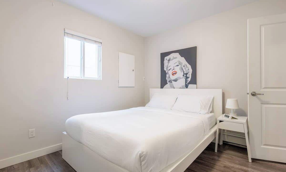 Photo of Bedroom in Sunset