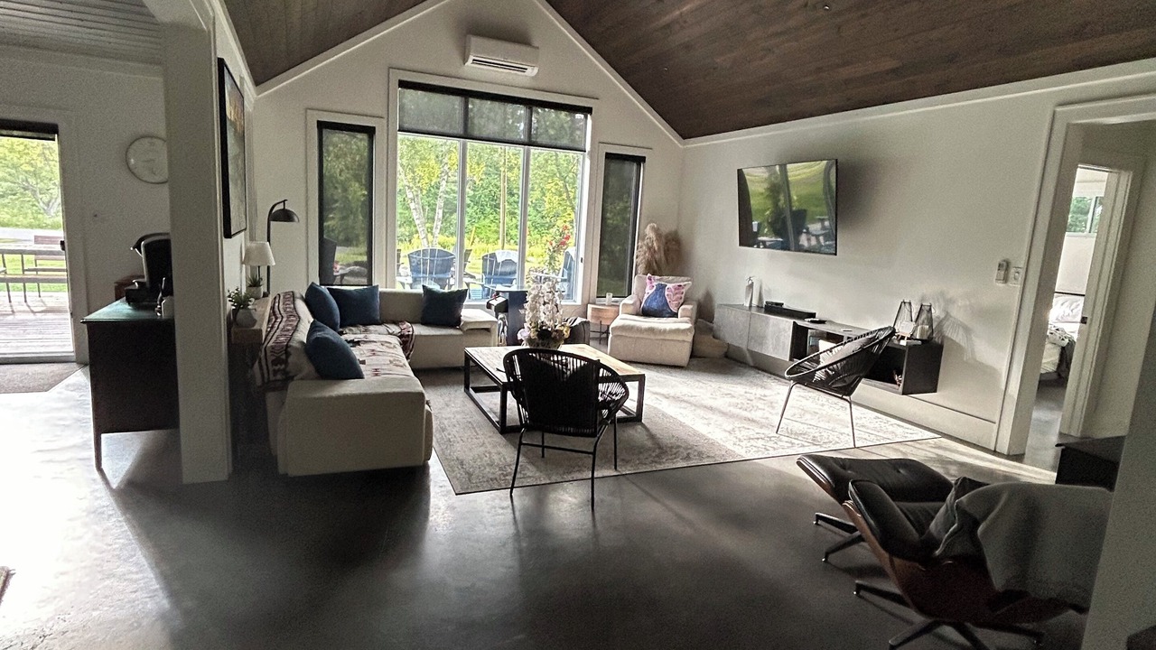 Photo of Livingroom in Bracebridge