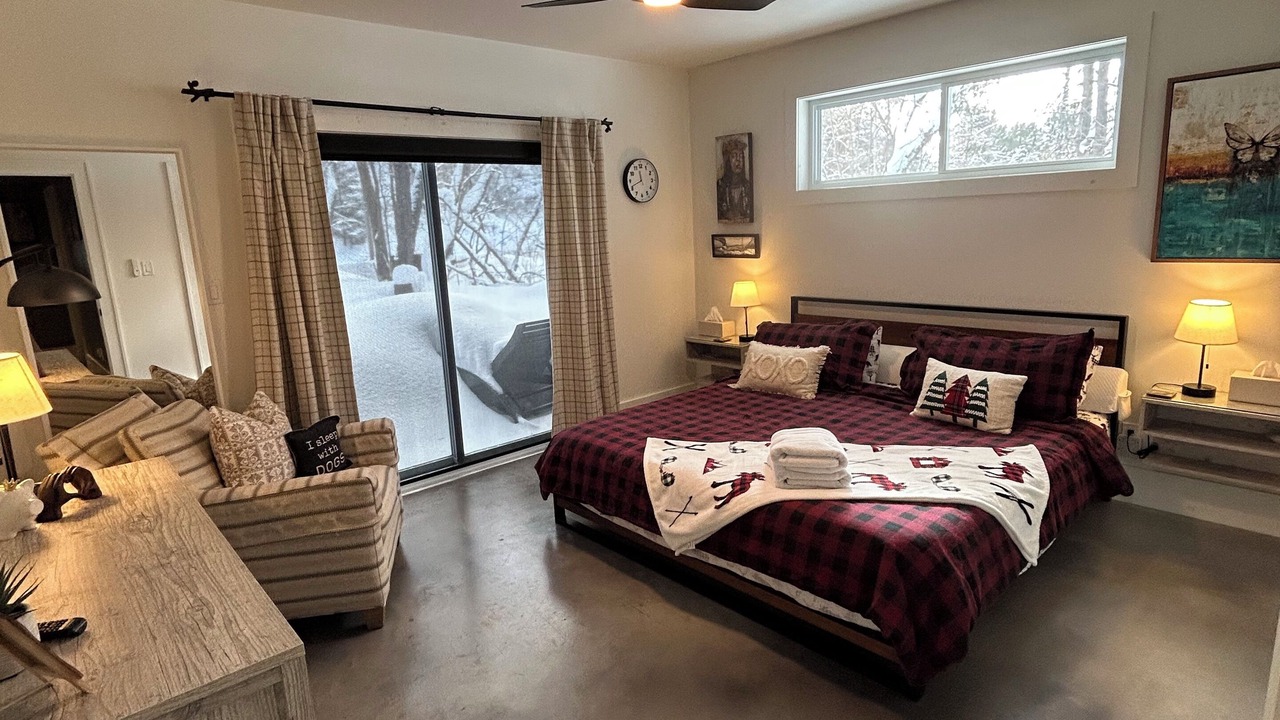 Photo of Bedroom in Bracebridge