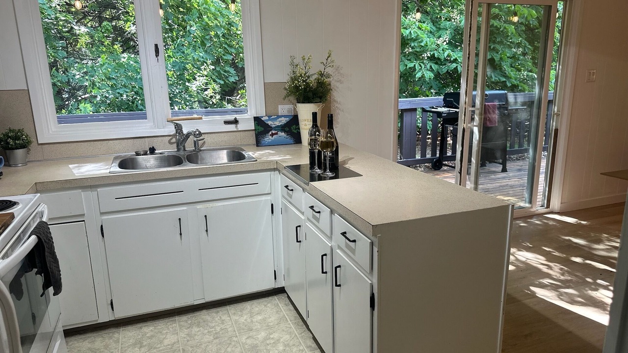 Photo of Kitchen in Okanagan-Similkameen