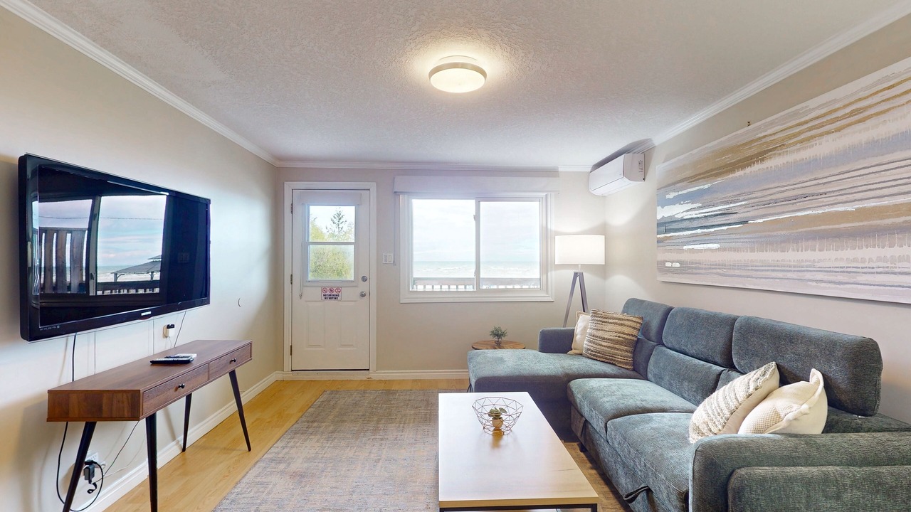 Photo of Livingroom in Wasaga Beach