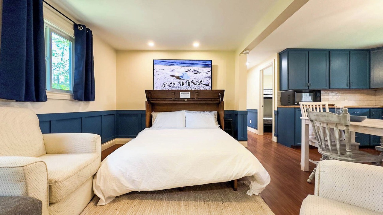 Photo of Bedroom in Point Clark