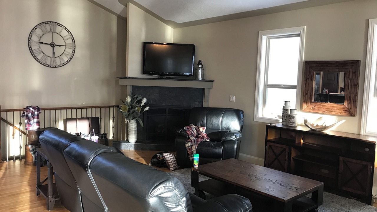 Photo of Livingroom in Parkland Beach