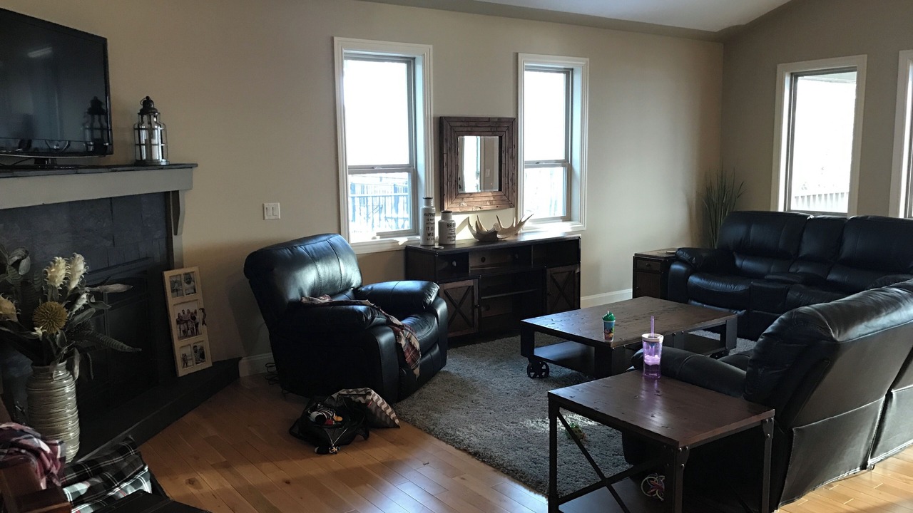 Photo of Livingroom in Parkland Beach
