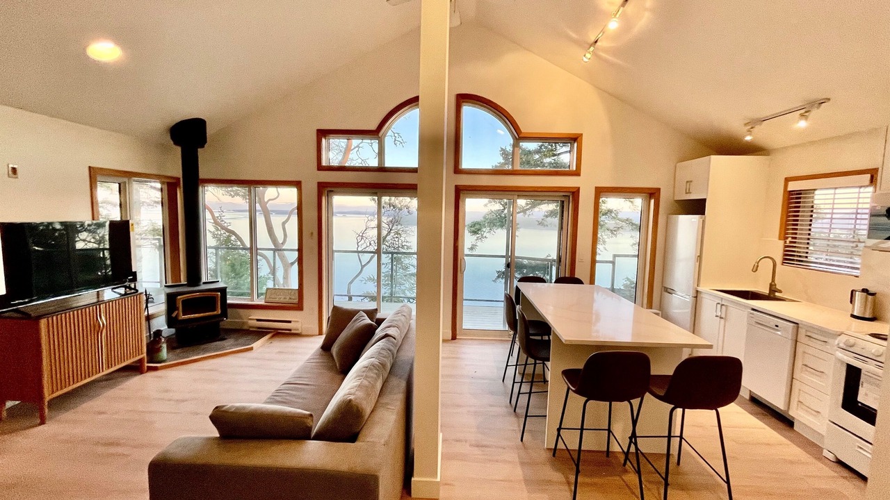 Photo of Livingroom in Pender Island