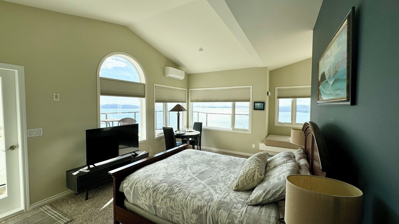 Photo of Bedroom in Pender Island