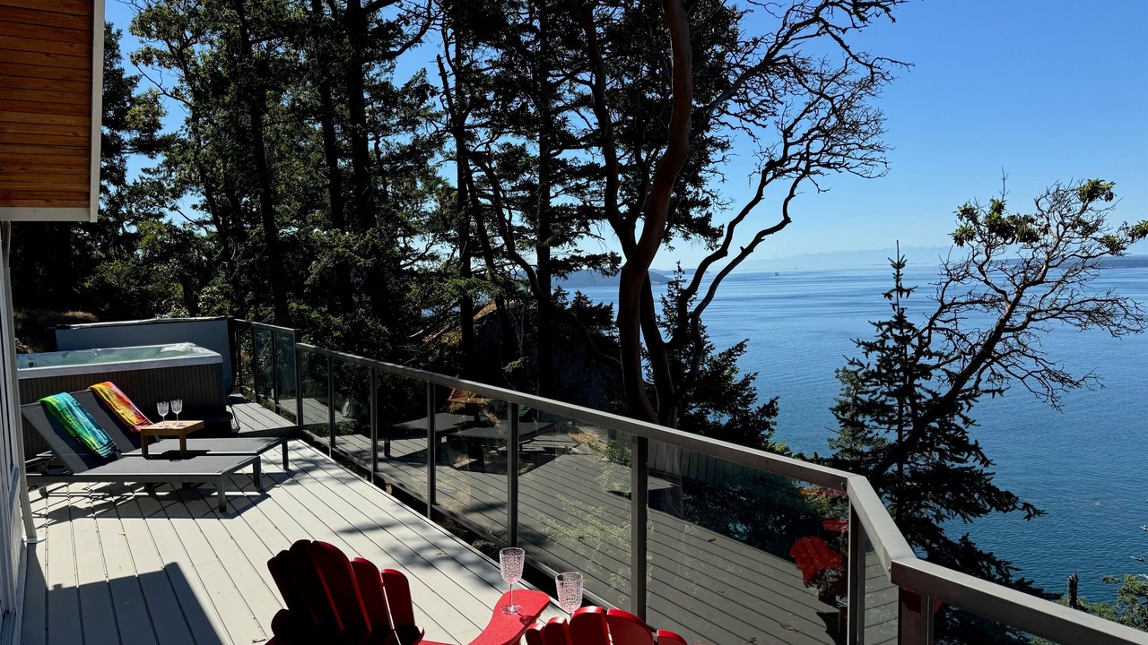Photo of Patio Balcony in Pender Island