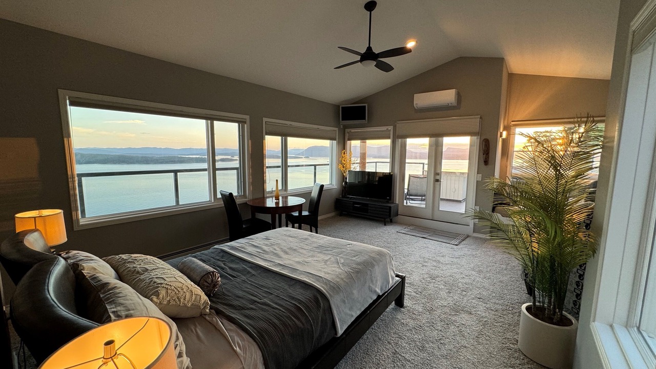 Photo of Bedroom in Pender Island