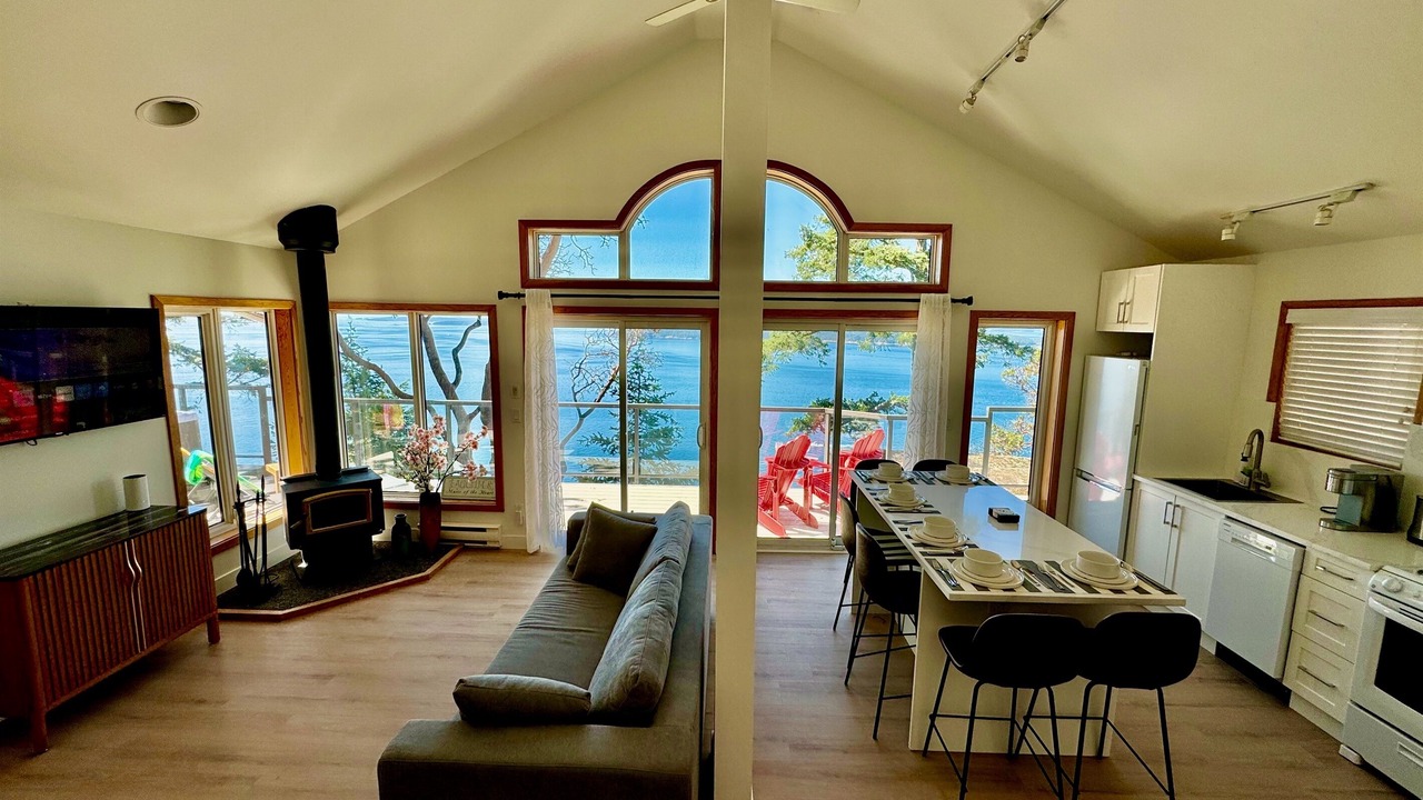 Photo of Livingroom in Pender Island
