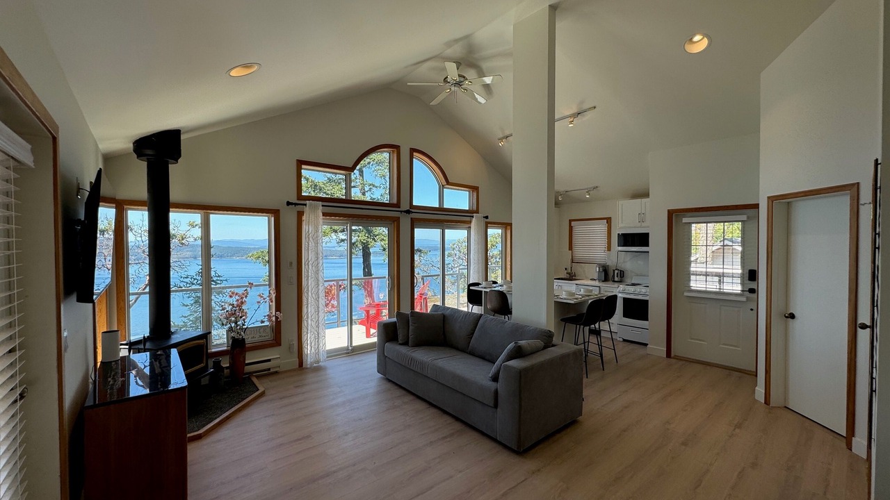 Photo of Livingroom in Pender Island
