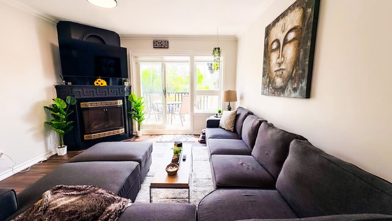 Photo of Livingroom in Wasaga Beach
