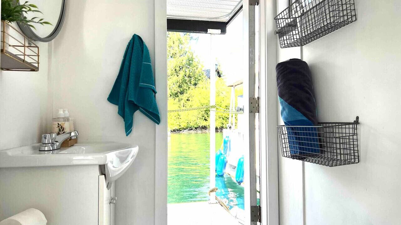 Photo of Bathroom in Lake Cowichan