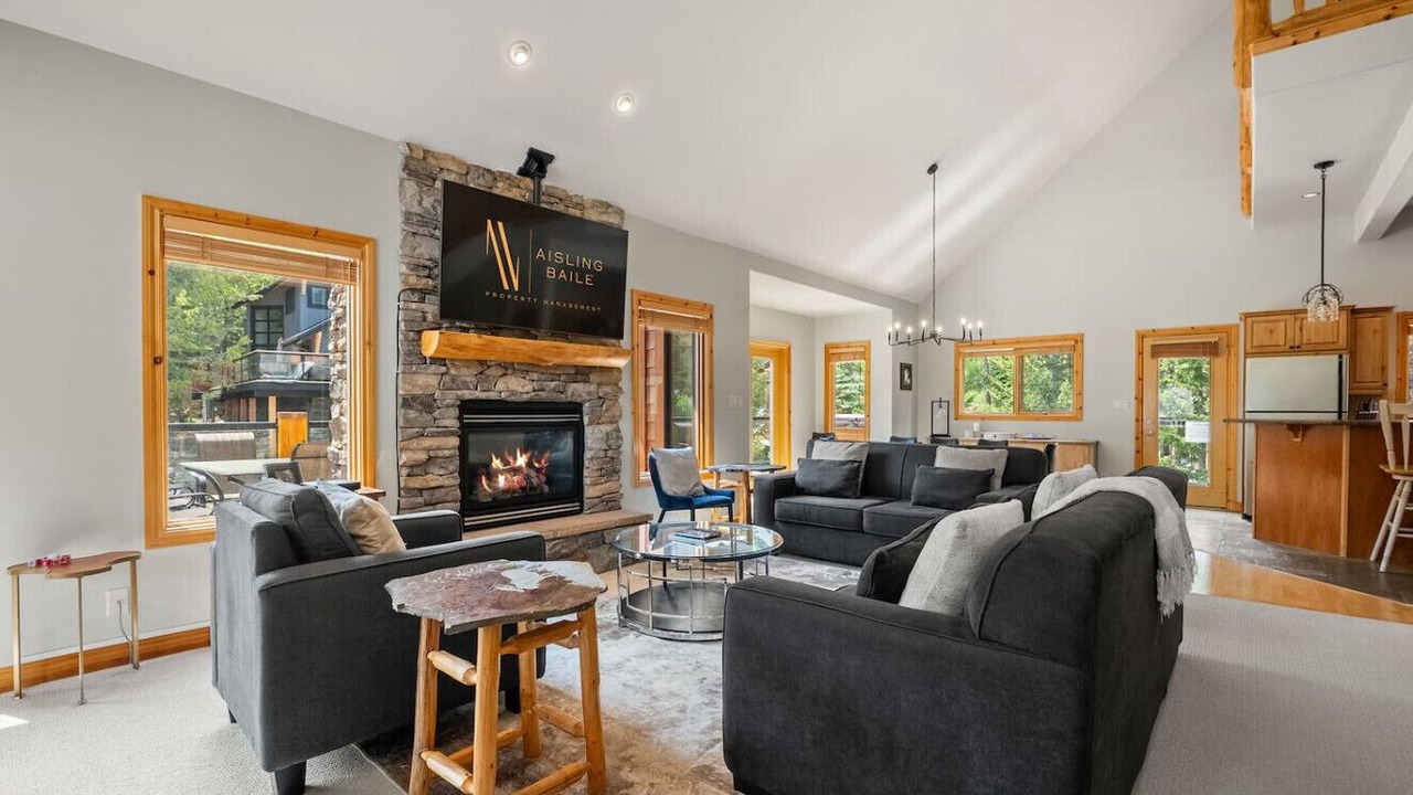 Photo of Livingroom in Forest Ridge Estates