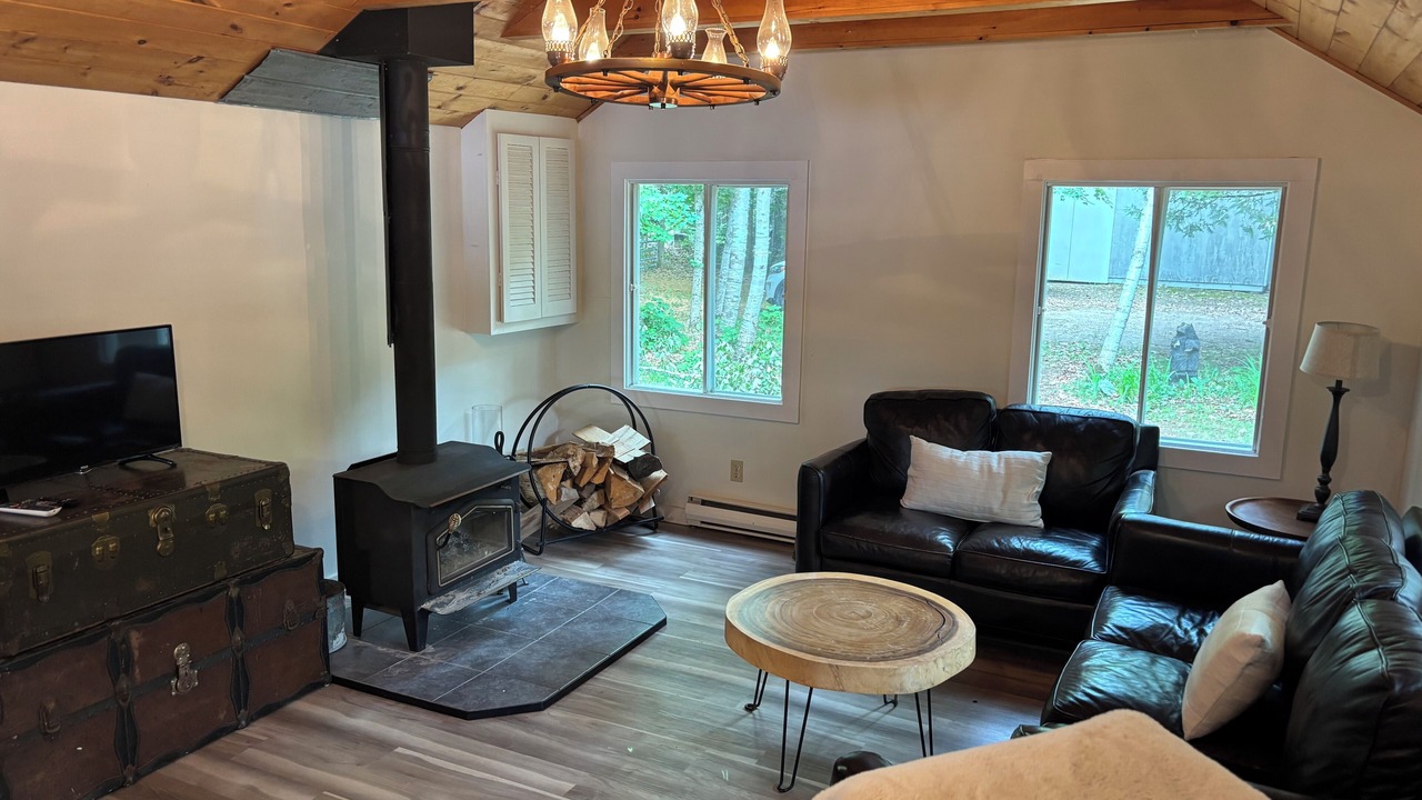 Photo of Livingroom in North Frontenac