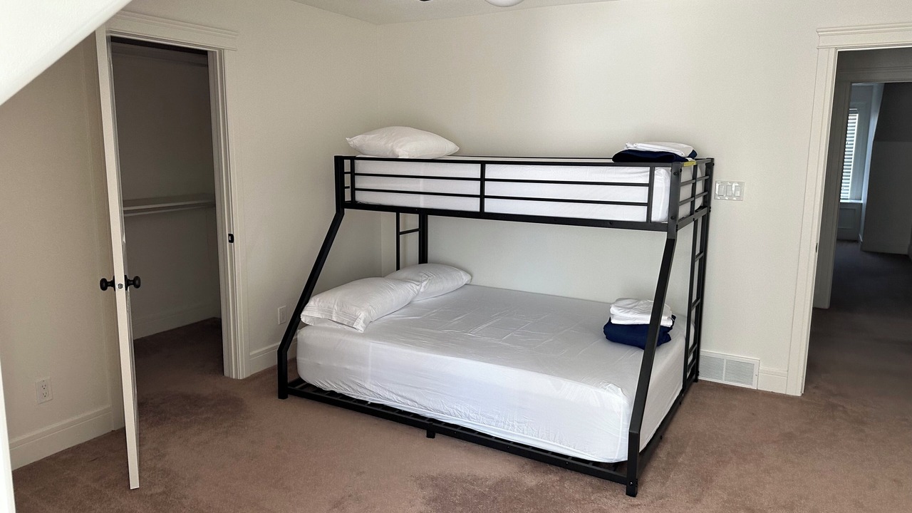 Photo of Bedroom in Raymond