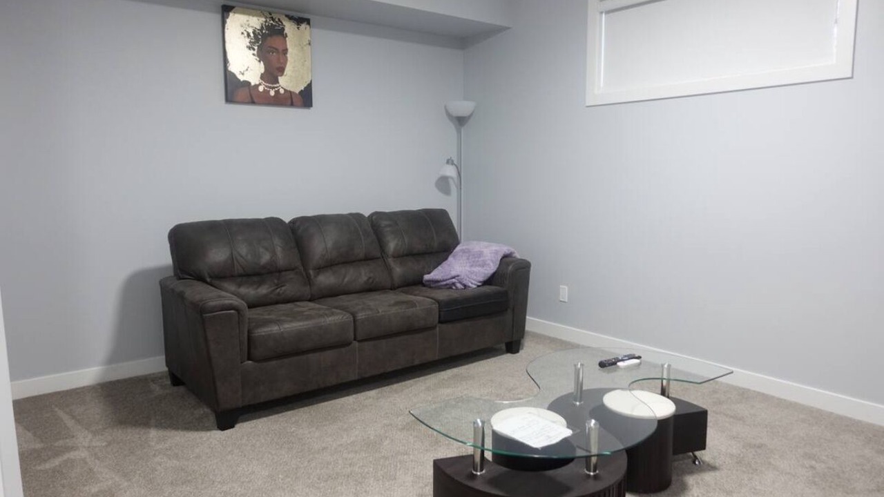 Photo of Livingroom in Division No. 11