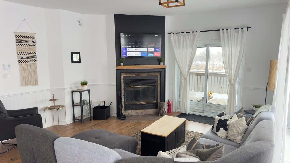 Photo of Livingroom in Petite-Riviere-Saint-Francois