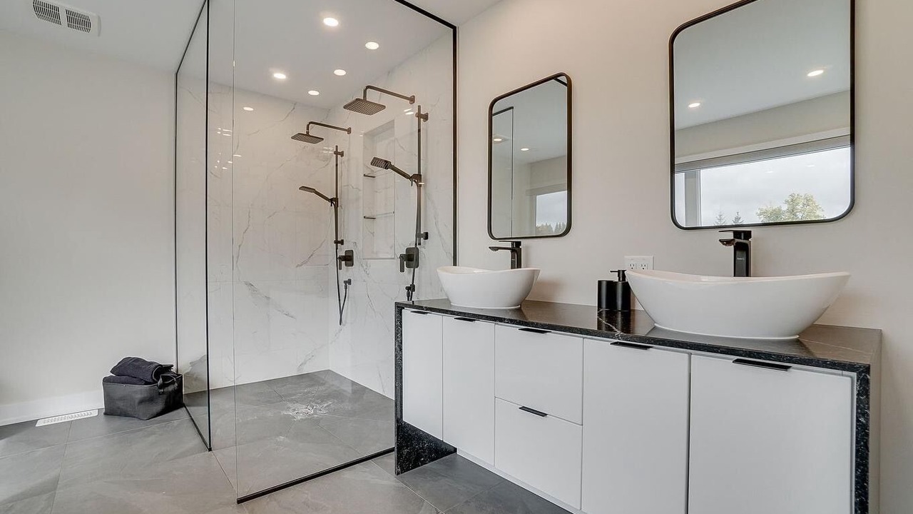 Photo of Bathroom in Aylmer