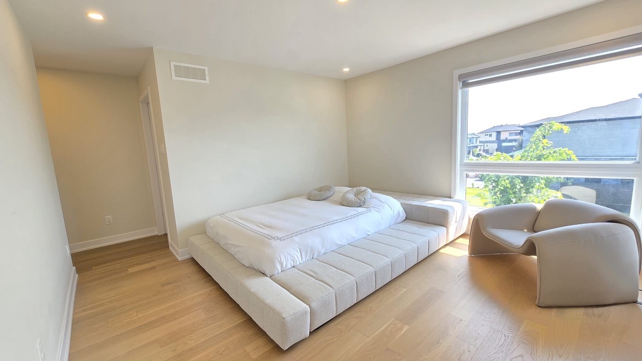 Photo of Bedroom in Aylmer