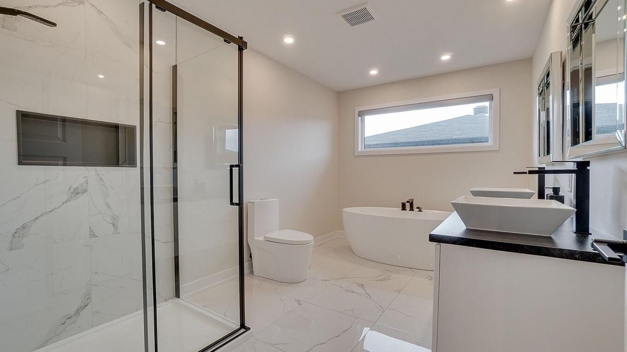 Photo of Bathroom in Aylmer