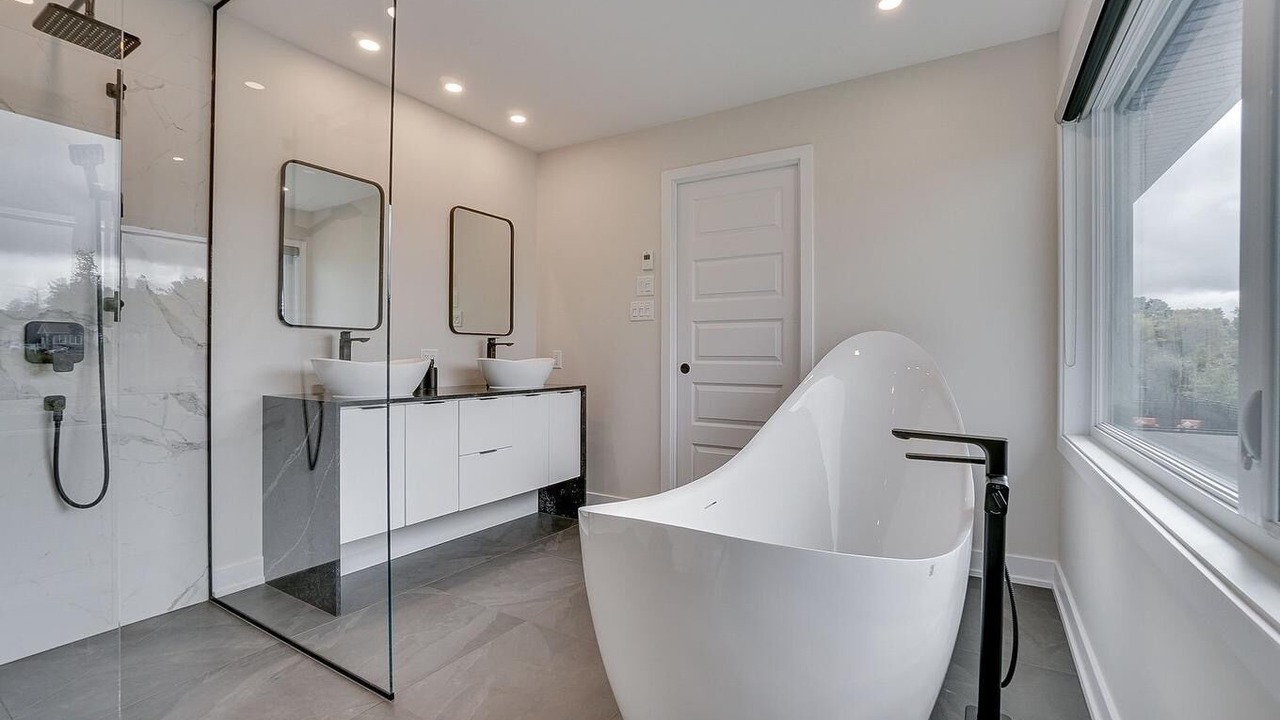 Photo of Bathroom in Aylmer