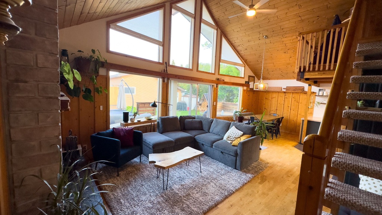 Photo of Livingroom in Alberta Beach