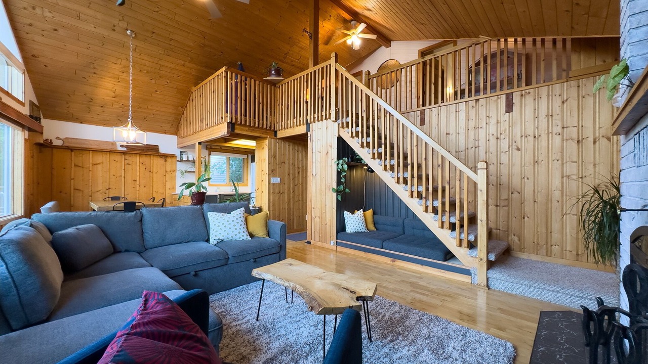 Photo of Livingroom in Alberta Beach