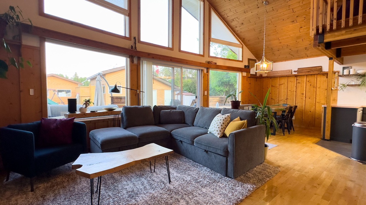 Photo of Livingroom in Alberta Beach