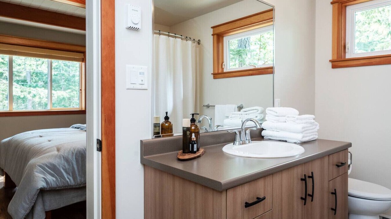 Photo of Bathroom in Metchosin