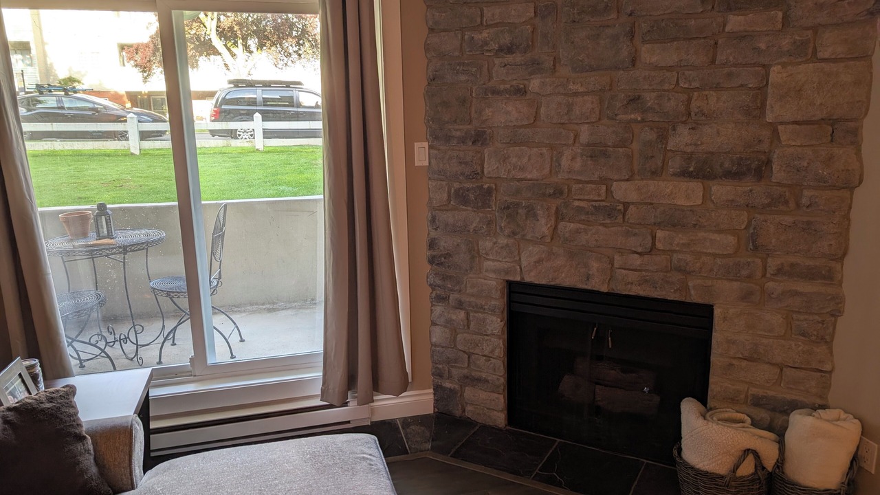 Photo of Livingroom in Hillside - Quadra - Downtown Blanshard