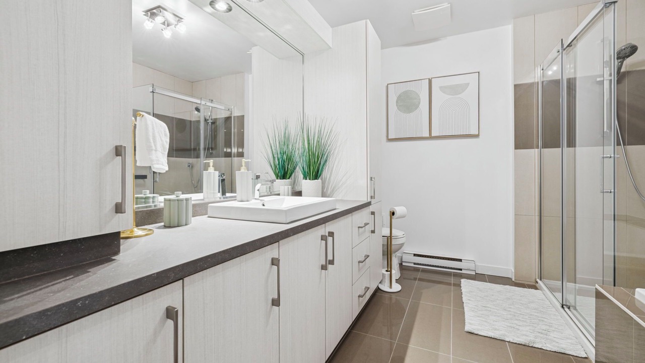 Photo of Bathroom in Laval