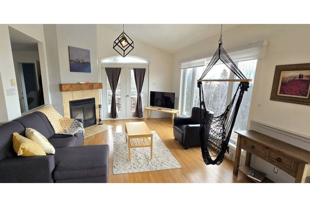 Photo of Livingroom in Petite-Riviere-Saint-Francois