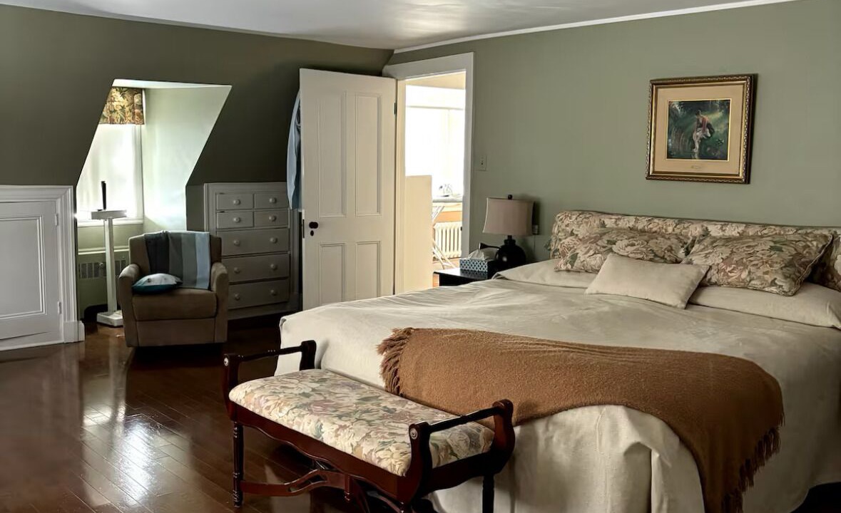 Photo of Bedroom in Saint-Etienne-de-Lauzon