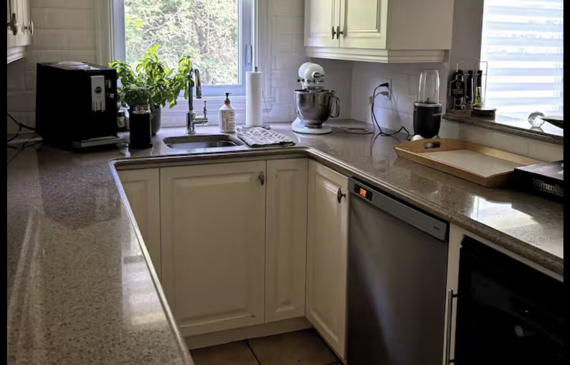 Photo of Kitchen in Saint-Etienne-de-Lauzon