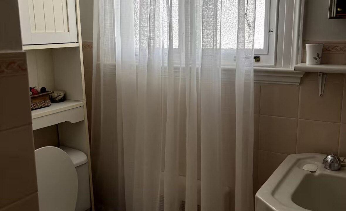 Photo of Bathroom in Saint-Etienne-de-Lauzon