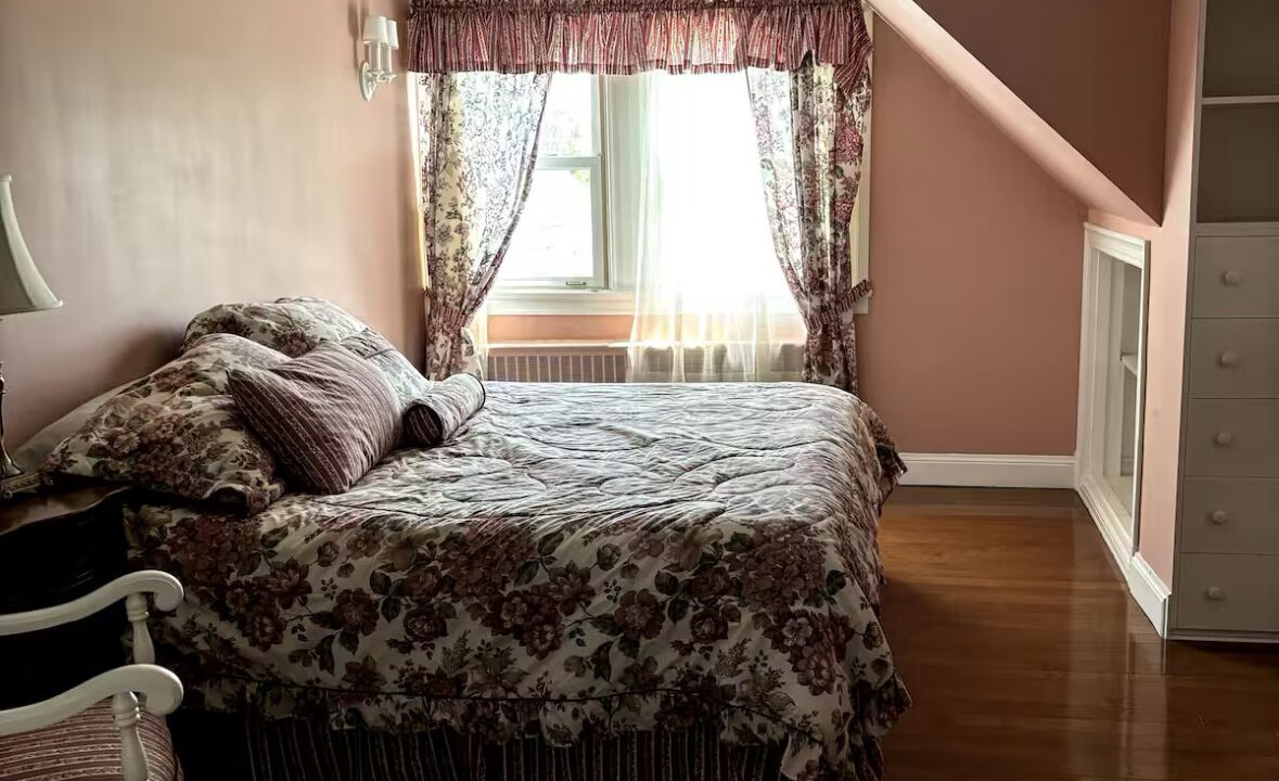 Photo of Bedroom in Saint-Etienne-de-Lauzon