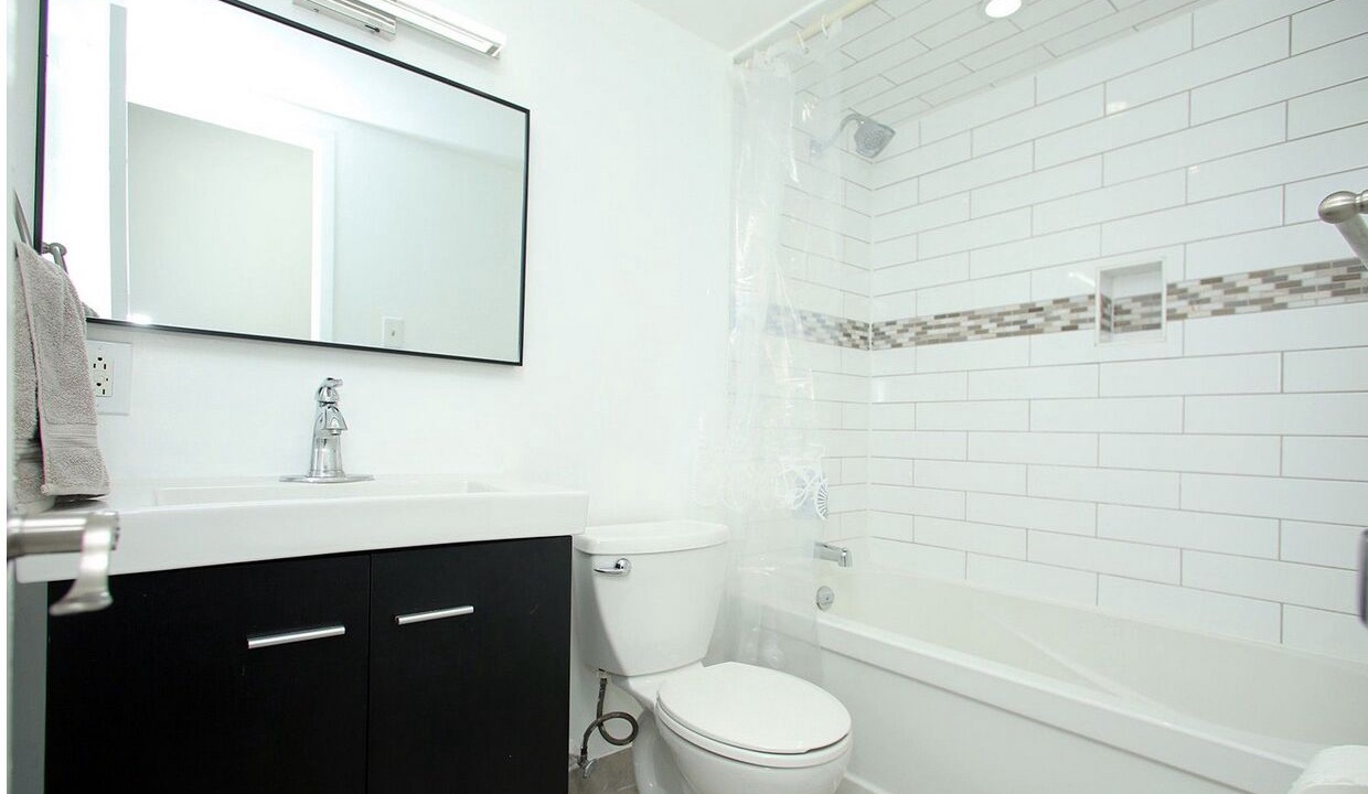 Photo of Bathroom in Woodbine Gardens