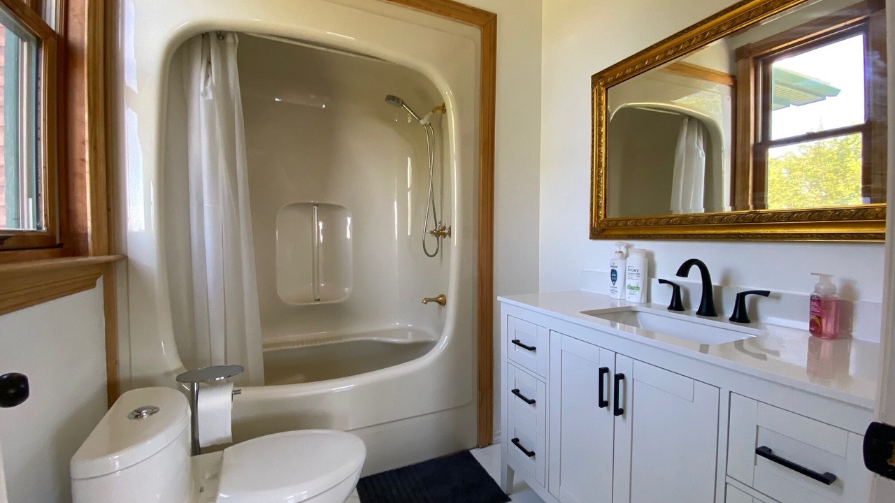 Photo of Bathroom in Greater Napanee